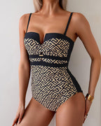 Bañador moderno con estampado y cuello halter