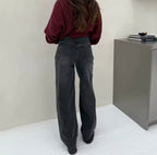 Jeans de mezclilla de pierna ancha con detalles de tachuelas