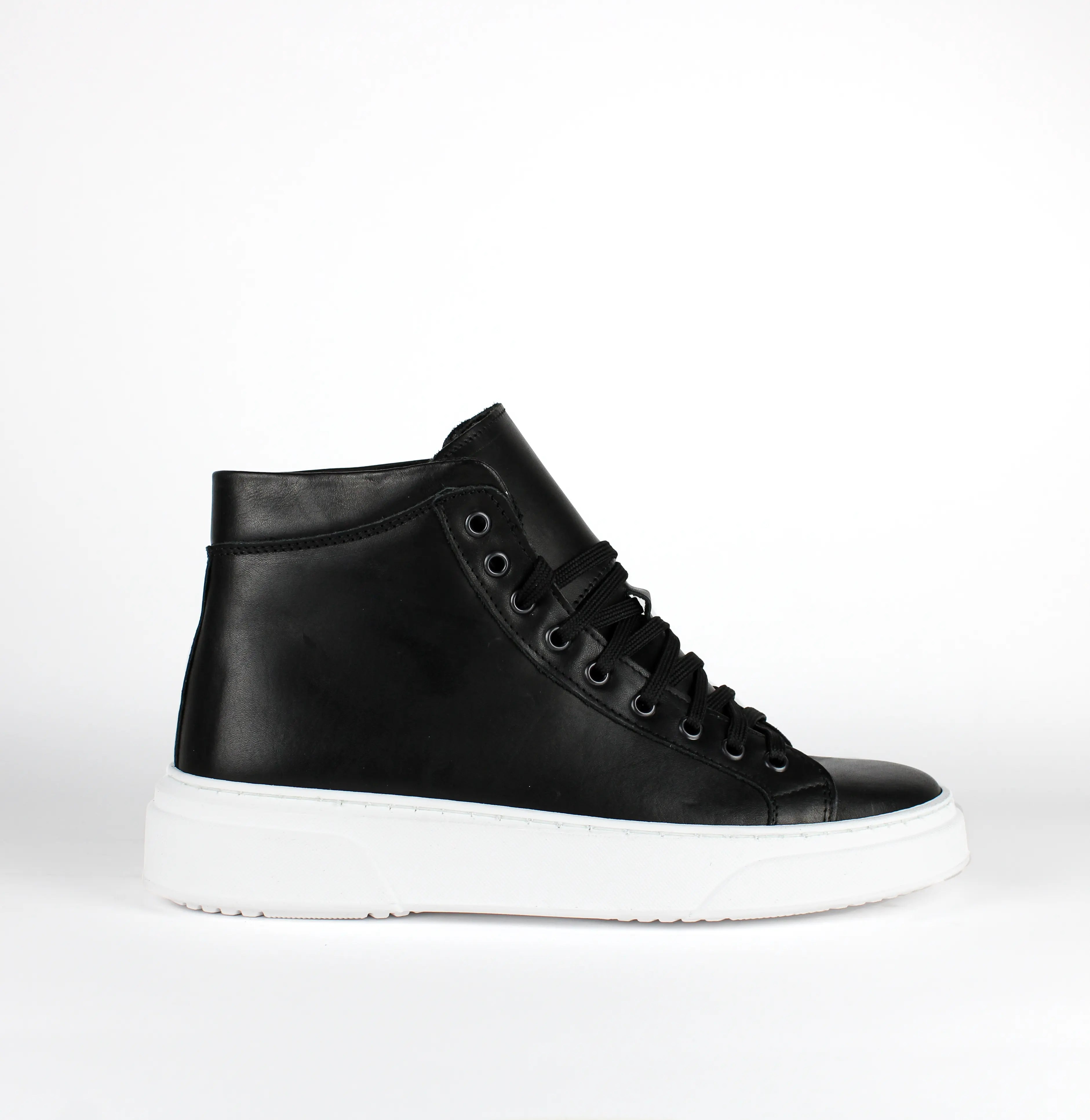 Zapatillas 170 de piel negra